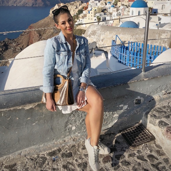 A little About Me 🤍 - Picture 6 of 16